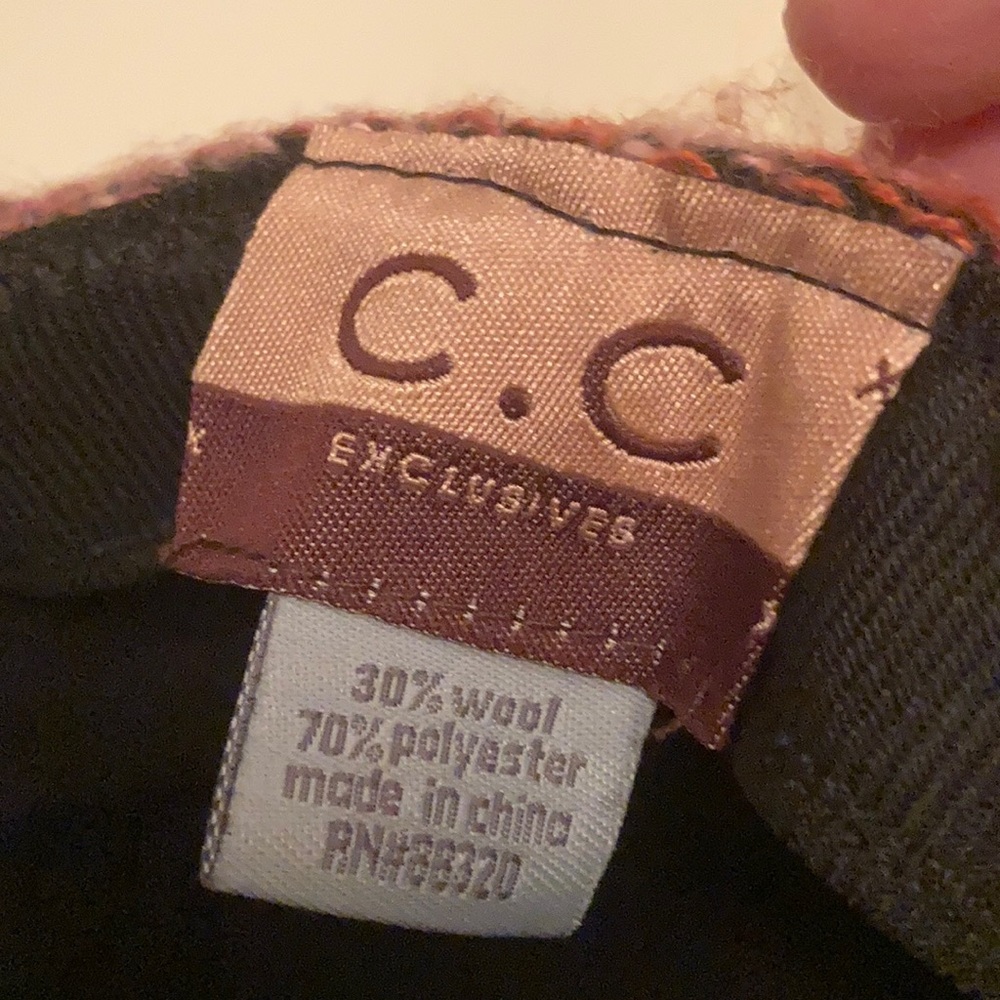 Winter hat - Picture 4 of 4